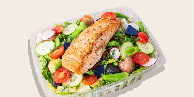 Green ‘Goodness’ Salad w/ Salmon