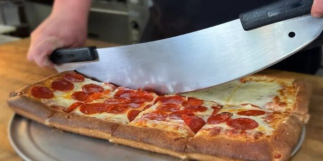 18" Sicilian-Style Pizza