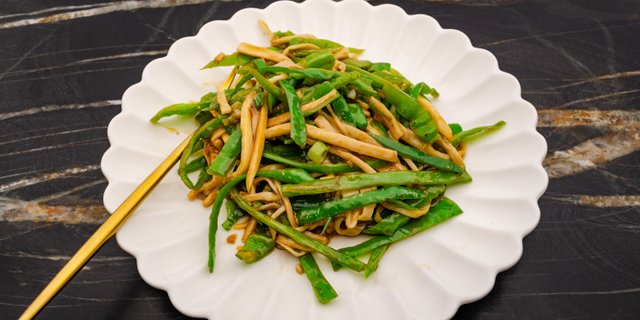 Shredded Mushroom w/ Asian Chili