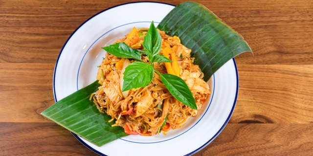Spicy Pad Thai Noodles Boxed Lunch
