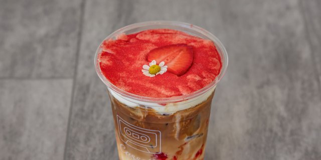 Dirty Strawberry Cream Top