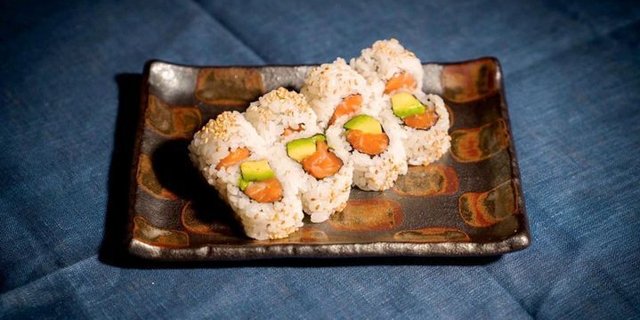 Salmon Avocado Roll