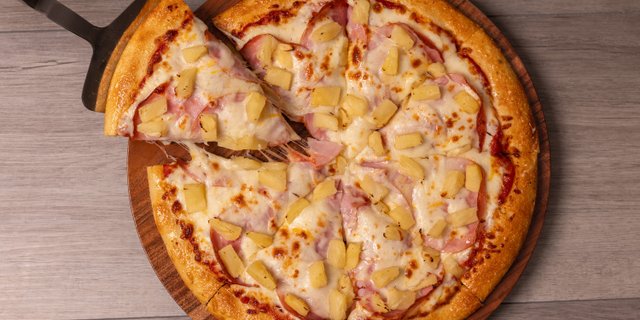 Hawaiian Deluxe Pizza