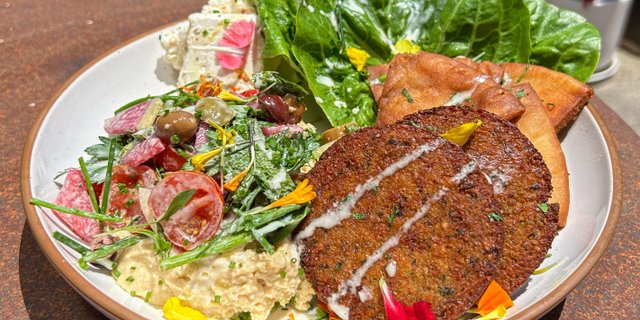Lucky's Mediterranean Salad