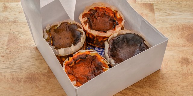 Basque Burnt Cheesecake Box