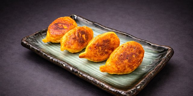 Pan-Fried Chicken & Corn Pot Stickers