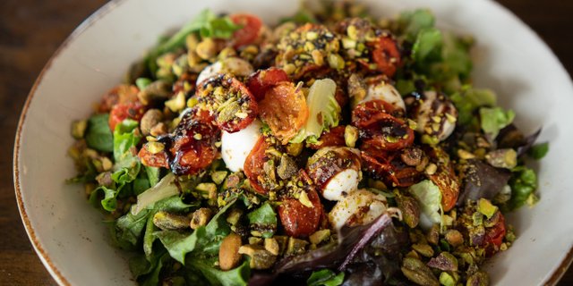Caprese Salad w/ Chicken Boxed Lunch