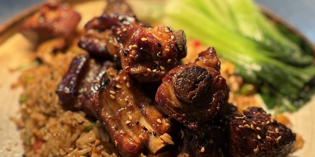 Sticky Pork Riblets Entree