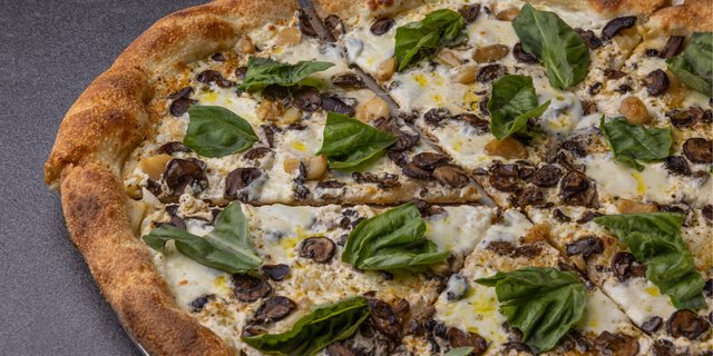 White Pie W/ Mushrooms Pizza