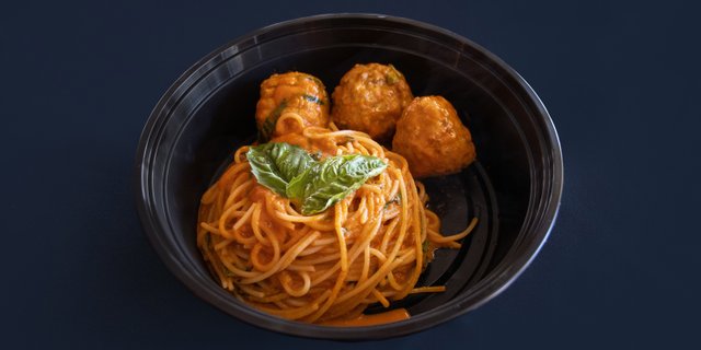 Spaghetti w/ Meatballs