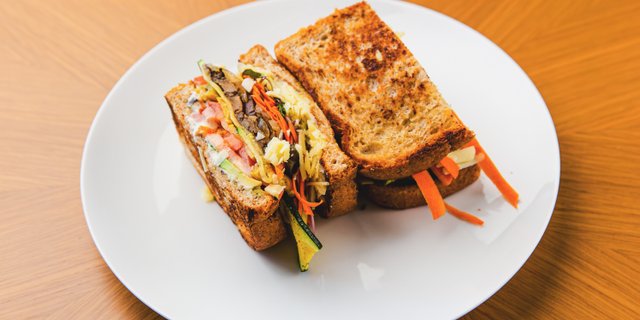 Grilled Veggie Sandwich Boxed Lunch w/ Chips