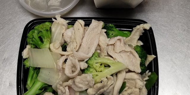 Steamed Chicken W/ Broccoli