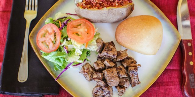 Sirloin Steak Tips Boxed Lunch