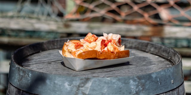 Lobster Roll w/ Butter