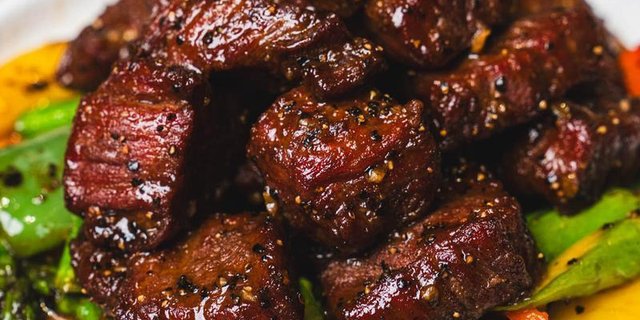 Wok-Fried Wagyu Steak w/ Asparagus
