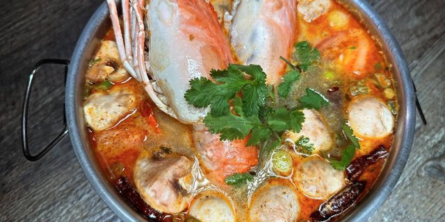 Tom Yum Prawn Hot Pot