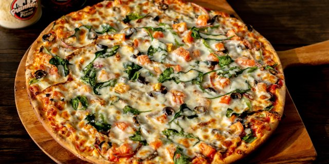 Thin Crust Vegetarian Pizza