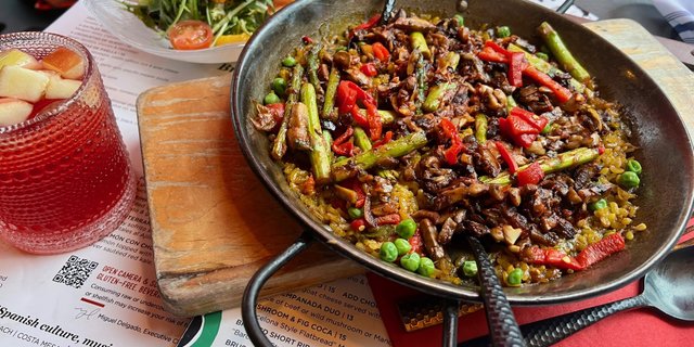 Mushroom & Roasted Garlic Paella Boxed Lunch