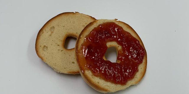 Bagel w/ Jelly