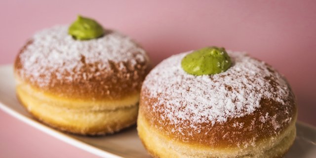 Pistachio Bomboloni