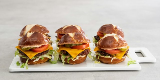 Beyond ™ Classic Chzburger Sliders