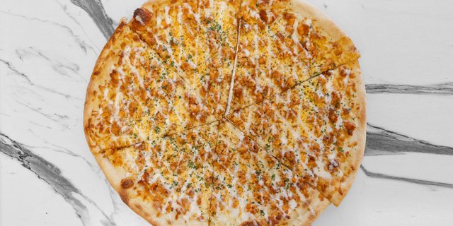 Gluten-Free Buffalo Chicken Ranch Pizza