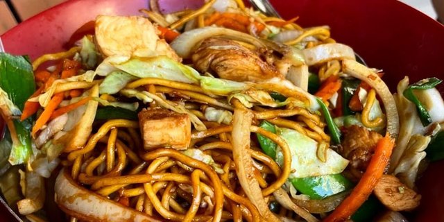 Chicken Lo Mein