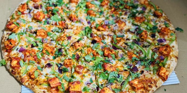 Paneer Tikka Masala Pizza