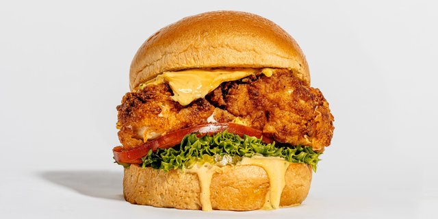 Crispy Chicken Deluxe Sandwich
