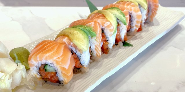 Salmon Deluxe Roll
