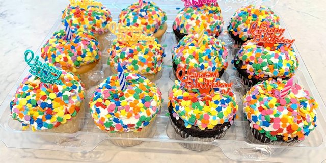 6 Basic Chocolate & 6 Vanilla Cupcakes