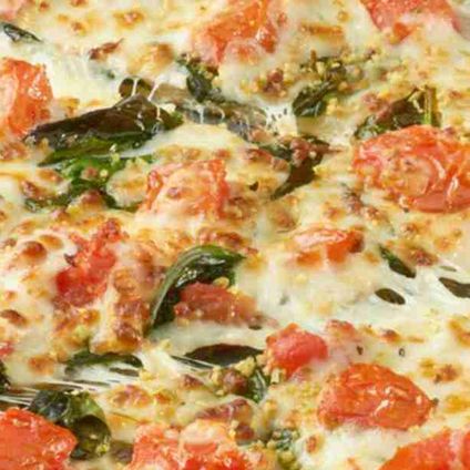 Thin-Crust Fresh Spinach & Tomato Alfredo Pizza