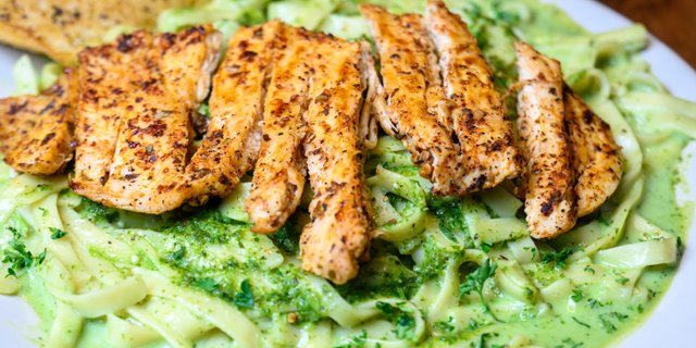 Creamy Pesto Alfredo Fettuccine
