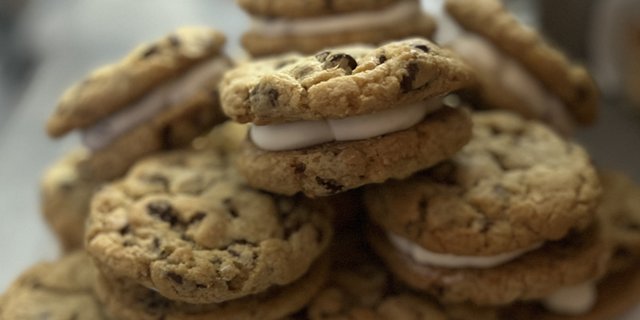 Cannoli Cookie Sandwich