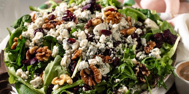 Gorgonzola & Walnut Salad