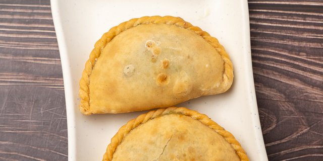 Fried Leek Pockets (韭菜合子)