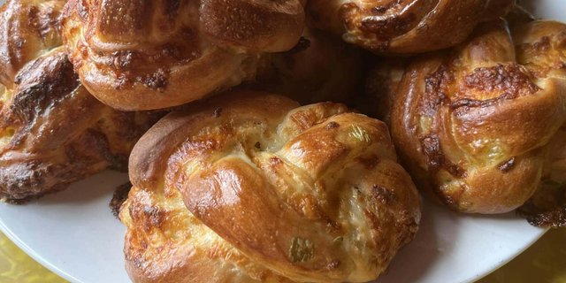 Green Chile Cheddar Cream Cheese Rolls