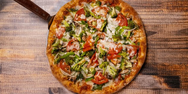 Luciani's Deluxe Pizza