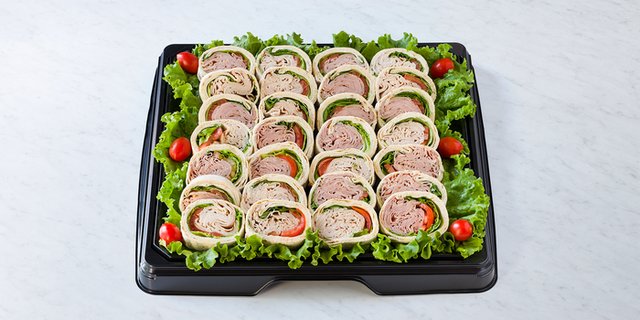 Hye Roller Pinwheel Snack Square Tray