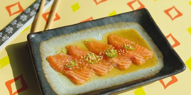 Hojoko-Style Salmon Sashimi
