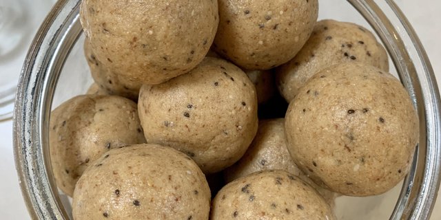 Vanilla Honey PB Crunch Energy Balls