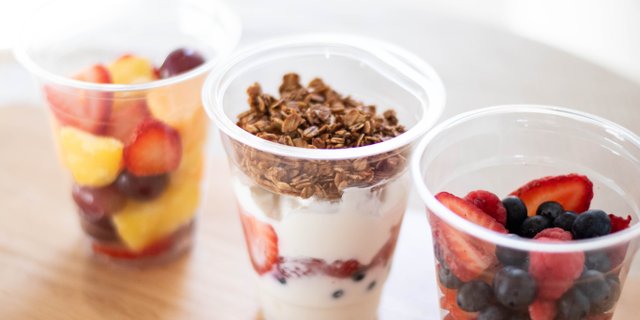 Housemade Granola w/ Yogurt & Berries