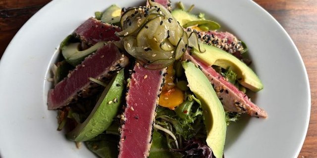 Seared Ahi Mango Salad