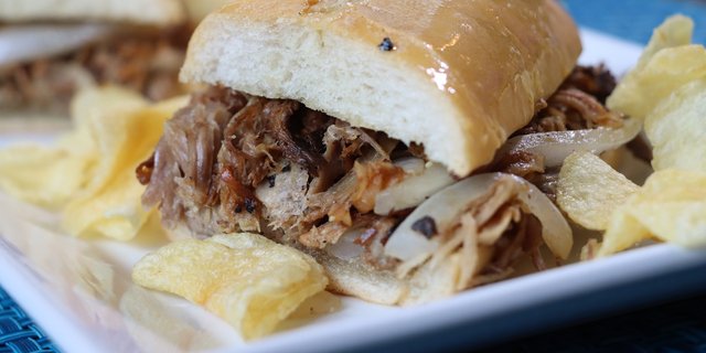 Pan Con Lechon