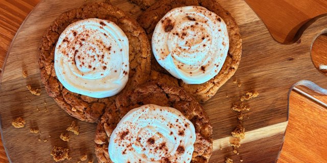 6-Pack Pumpkin Cream Cheese Cookie