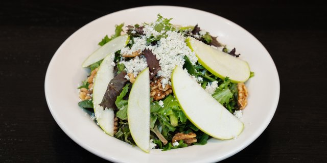 Individual Mela Verde Salad