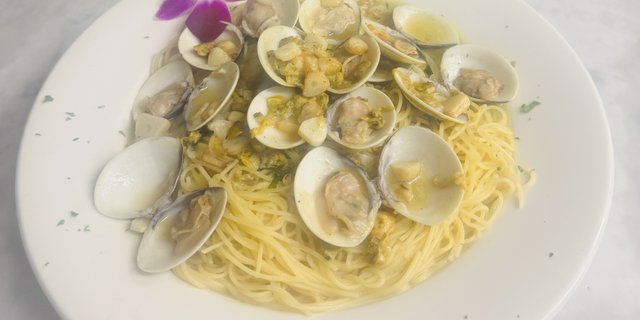 Linguini With White Clam Sauce