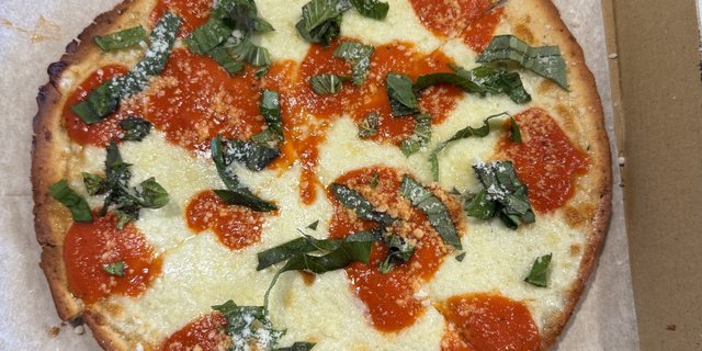 Cauliflower Crust Margherita Pizza