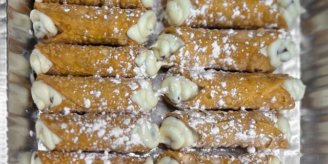 Party Cannoli Tray