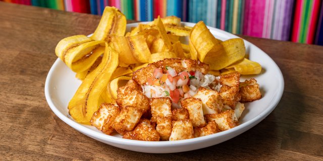 Tajadas con Queso Tray
